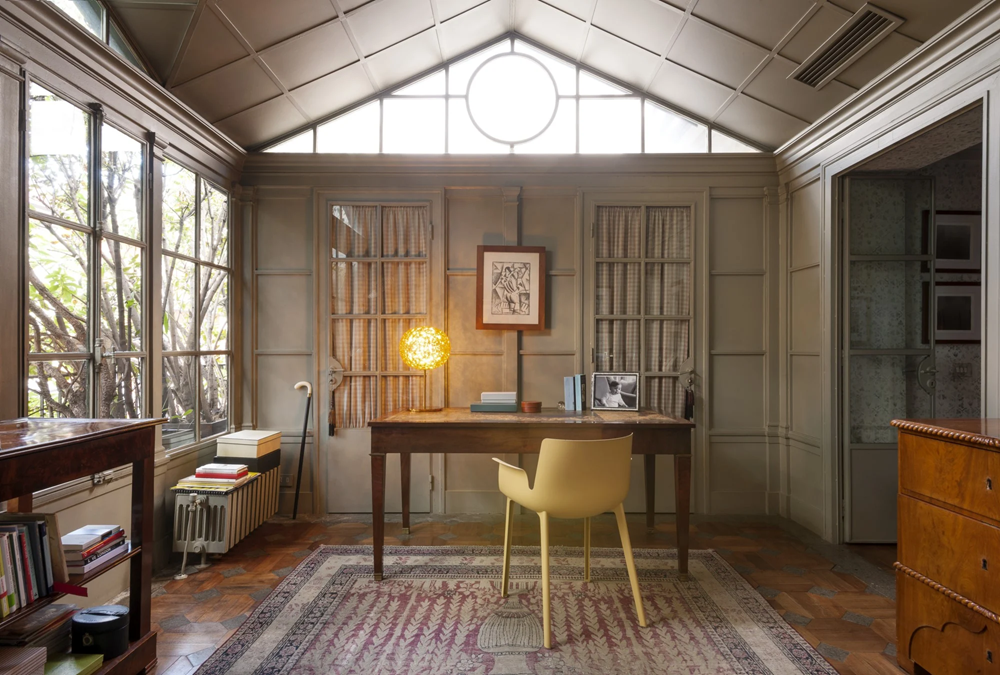 Table lamp in a rustic home office.